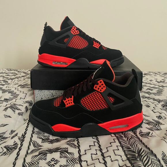 Jordan 4 retro red thunder - size 11 M / 12.5 W US - Picture 2 of 8